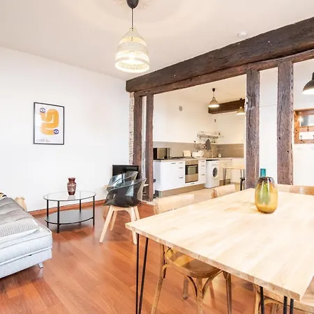 Follow The Arrow - Flat In The Center Apartment *