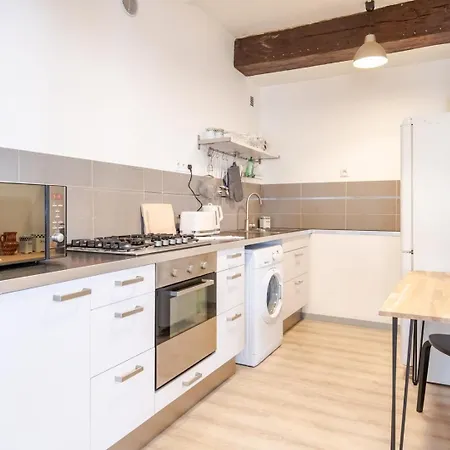 Follow The Arrow - Flat In The Center Apartment *